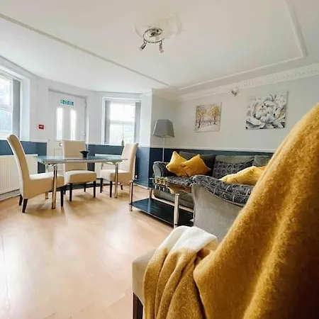 West Hill Chapel Alleton Ls7 - 3 Bed Sleeps 5 - Close To Center - Free Parking - Contractor Welcome ليدز
