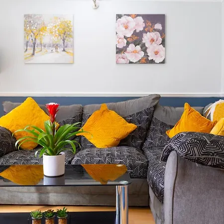 West Hill Chapel Alleton Ls7 - 3 Bed Sleeps 5 - Close To Center - Free Parking - Contractor Welcome شقة ليدز