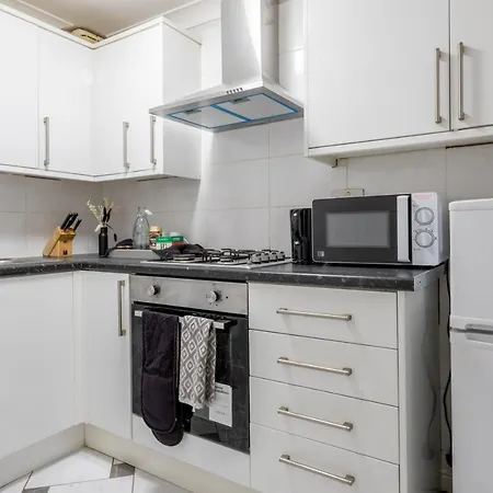 West Hill Chapel Alleton Ls7 - 3 Bed Sleeps 5 - Close To Center - Free Parking - Contractor Welcome شقة