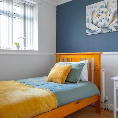 West Hill Chapel Alleton Ls7 - 3 Bed Sleeps 5 - Close To Center - Free Parking - Contractor Welcome شقة