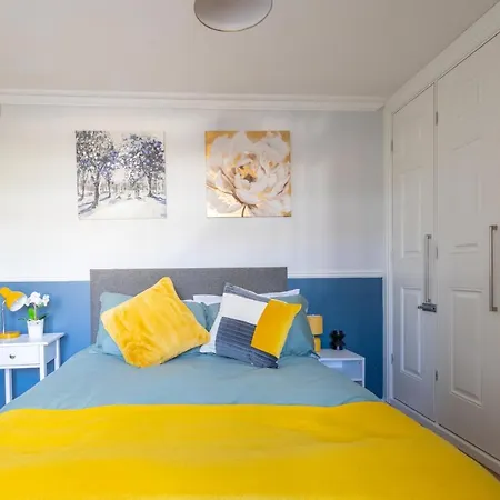 West Hill Chapel Alleton Ls7 - 3 Bed Sleeps 5 - Close To Center - Free Parking - Contractor Welcome * ليدز