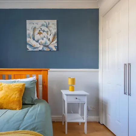 West Hill Chapel Alleton Ls7 - 3 Bed Sleeps 5 - Close To Center - Free Parking - Contractor Welcome شقة *