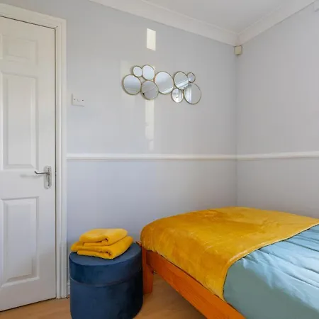 West Hill Chapel Alleton Ls7 - 3 Bed Sleeps 5 - Close To Center - Free Parking - Contractor Welcome *